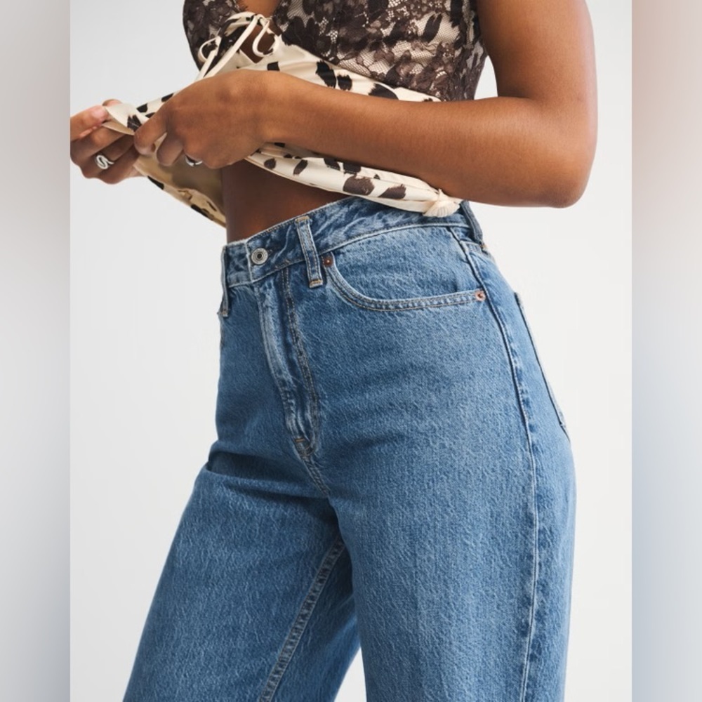 NWT! Abercrombie Curve Love Loose High Rise Jeans Medium Wash | Size 26 | - Picture 5 of 6